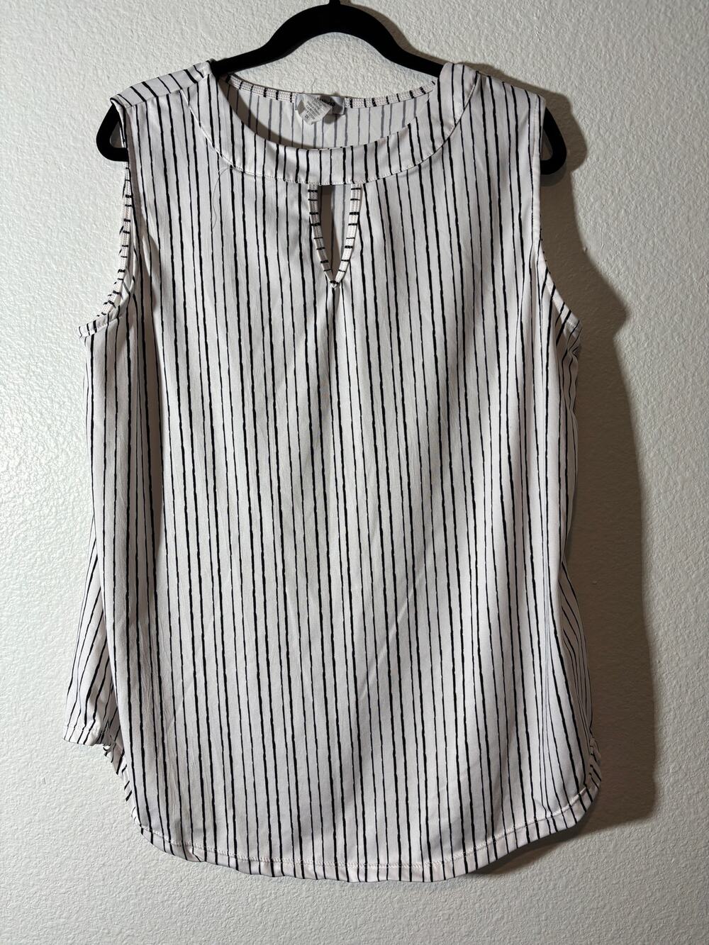 Stitchwurks Size 2X Black White Striped Keyhole Neck Sleeveless Tank Blouse